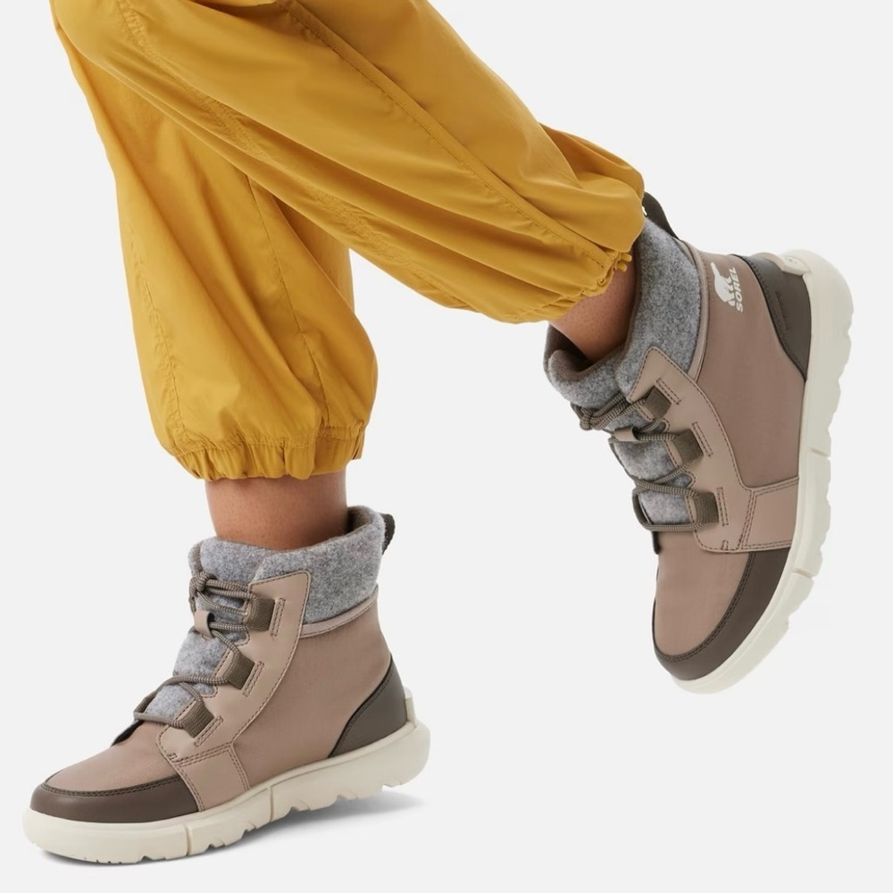 Sorel winter boot FAN-FAVORITE FELT
cosy detail switches things up from fur 7